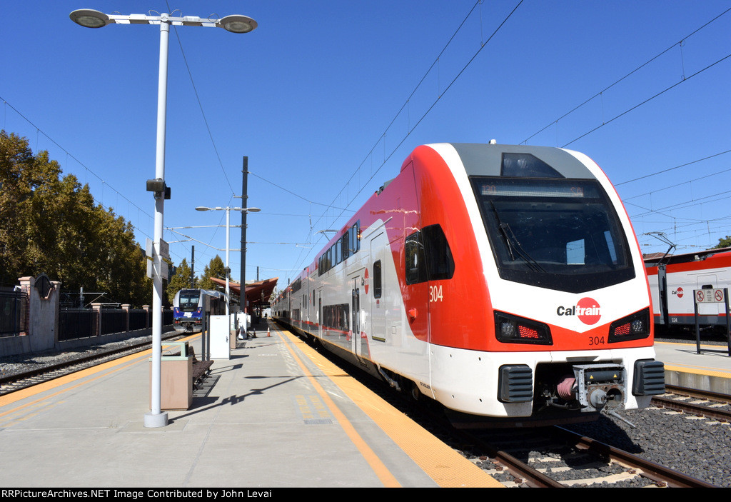 A Caltrain rests on Track 8 at San Jose Diridon Station